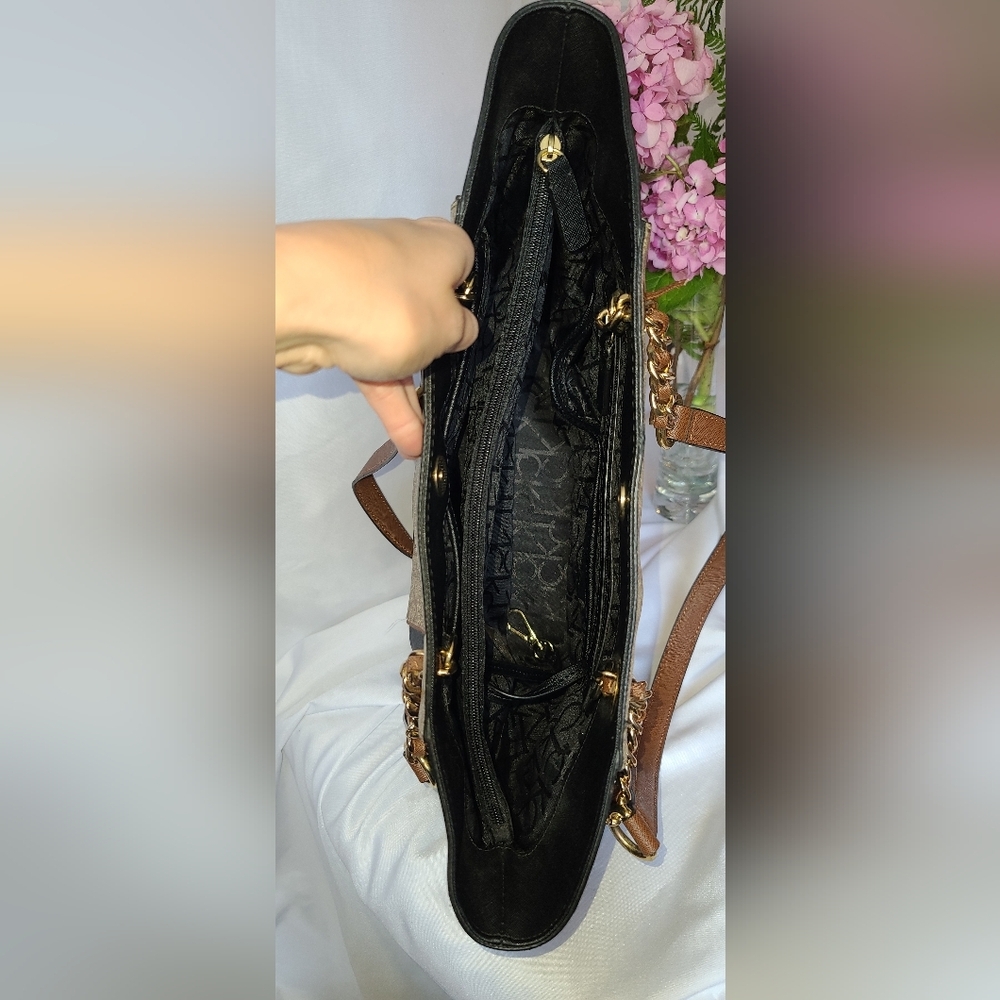 Calvin Klein Purse š - Picture 9 of 16